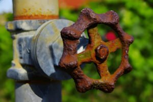 how to clean rust off cast iron