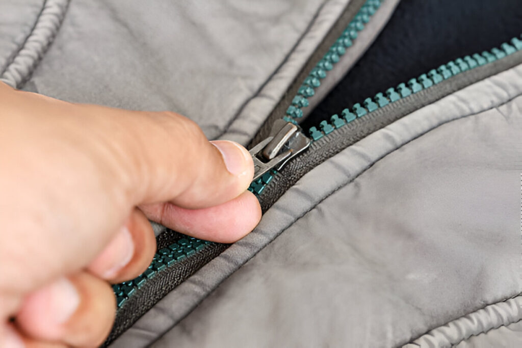 How to Put a Zipper Back On